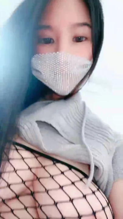 Screenshot 12 aus Chinesische Amateur-POV — Yuyu als lebenslange Sexsklavin mit Maske und Strumpfhosen