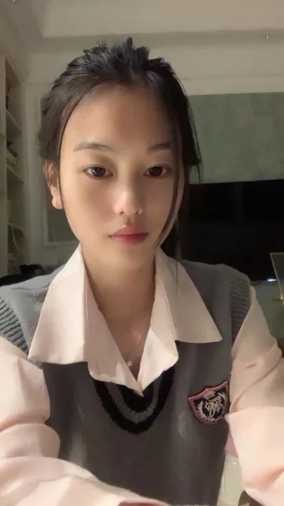 Screenshot 4 from Chinese Amateur Schoolgirl Uniform Showcase — Face Revealed Petite Beauty [Lulu]