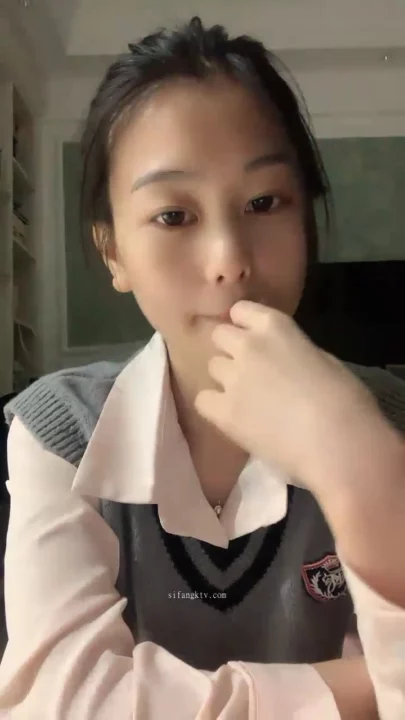 Screenshot 5 from Chinese Amateur Schoolgirl Uniform Showcase — Face Revealed Petite Beauty [Lulu]