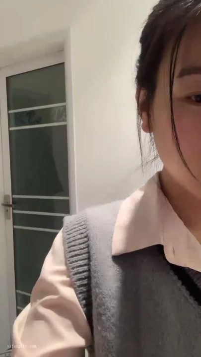 Screenshot 6 from Chinese Amateur Schoolgirl Uniform Showcase — Face Revealed Petite Beauty [Lulu]