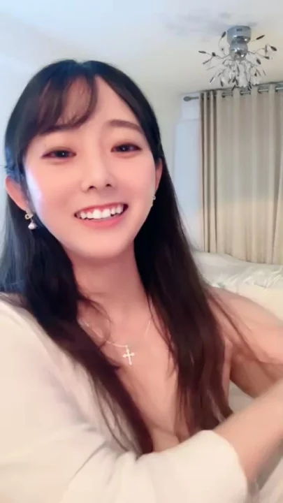 スクリーンショット 3 から Chinese Amateur Slut Pounds Pussy with Dildo in Lingerie