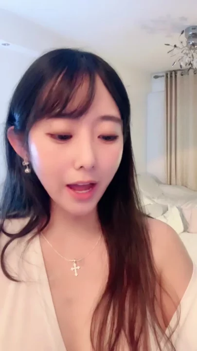 スクリーンショット 7 から Chinese Amateur Slut Pounds Pussy with Dildo in Lingerie
