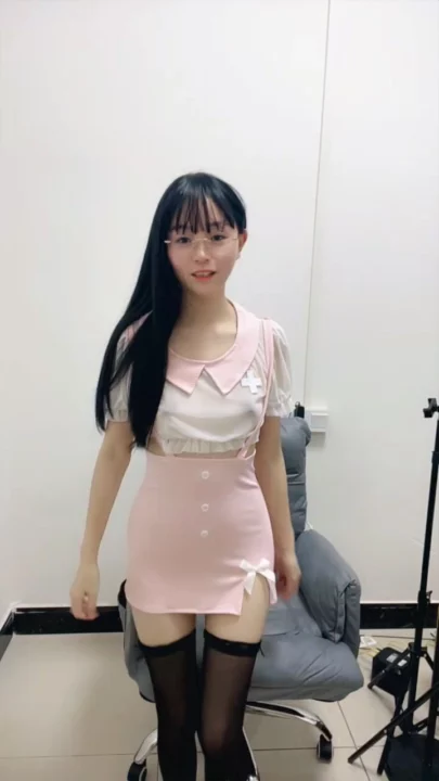 Screenshot 2 from Chinese Amateur Solo — Anan’s Black Stockings and Glasses Masturbation [Uncensored]
