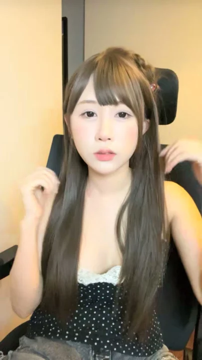 Screenshot 5 from Chinese Amateur Solo — Black Polka-Dot Lingerie & Office Chair