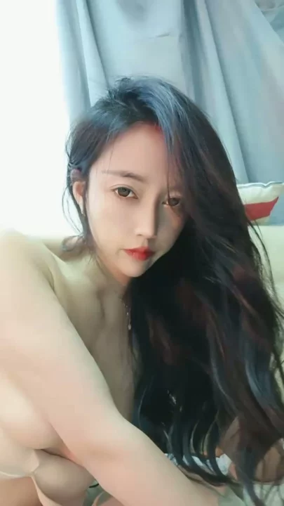 Screenshot 2 aus Chinesische Amateurin solo — Lilis Dessous und Gesichts-gezeigt Schlafzimmer-Session