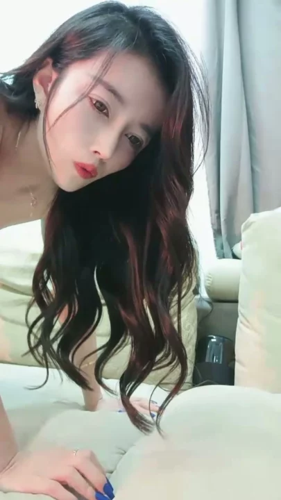 Screenshot 7 aus Chinesische Amateurin solo — Lilis Dessous und Gesichts-gezeigt Schlafzimmer-Session