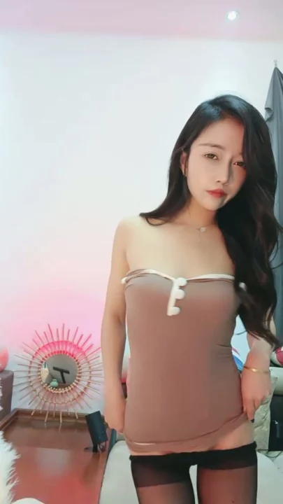 Screenshot 8 aus Chinesische Amateurin solo — Lilis Dessous und Gesichts-gezeigt Schlafzimmer-Session