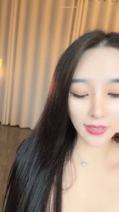 Screenshot 2 from Chinese Amateur Solo Masturbation — Beibei’s Pink Pussy and Silver Necklace Selfie