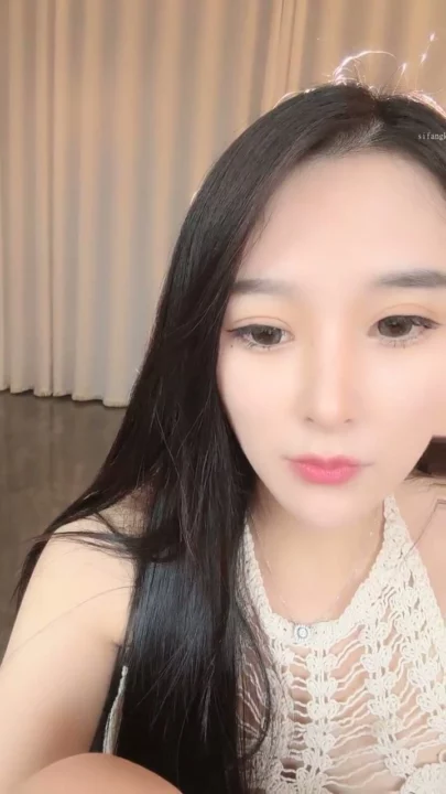 Screenshot 29 from Chinese Amateur Solo Masturbation — Beibei’s Pink Pussy and Silver Necklace Selfie