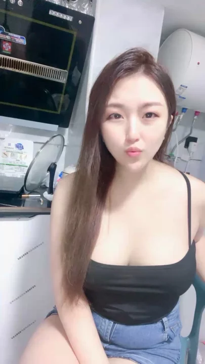 Screenshot 7 from 中国业余自拍手淫 — 厨房里用振动棒自拍大奶 [FC2-PPV-4374379]