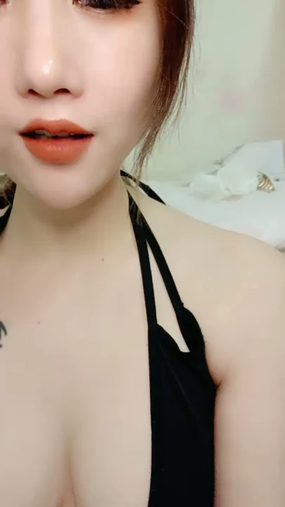 Screenshot 4 from Cewek China Masturbasi Amatir — Selfie Seksi Pakai Lingerie Montok, Wajah Terlihat [Bocoran Onlyfans]