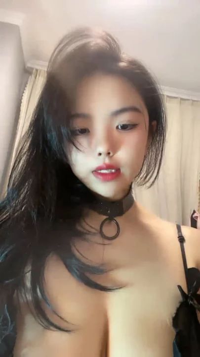 Screenshot 13 aus Chinesische Amateurin masturbiert solo — Gesicht gezeigt und Dessous-Teasing