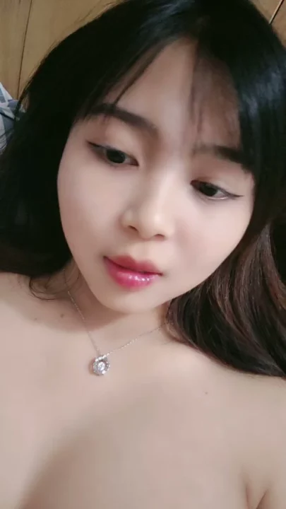 Screenshot 10 aus Chinesische Amateurin masturbiert solo — unzensiert mit Gesicht