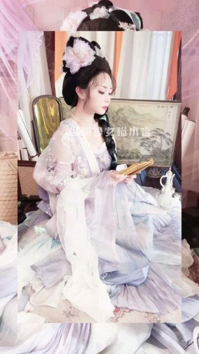 Chinesische Amateur-Solo-Masturbation — Süßes Mädchen zeigt Gesicht beim Leaken