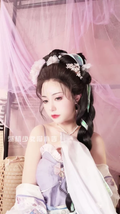 Screenshot 2 aus Chinesische Amateur-Solo-Masturbation — Süßes Mädchen zeigt Gesicht beim Leaken