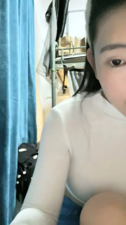 Screenshot 13 from Aficionada China Masturbándose Solita — Provocación en Lencería y Baño