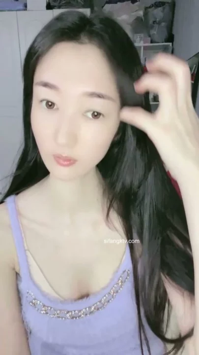 Screenshot 11 from Amadora Chinesa se Masturbando Sozinha — Sessão de Roupas Íntimas e Vibrador na Webcam