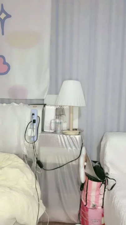 Screenshot 15 from Amadora Chinesa se Masturbando Sozinha — Sessão de Roupas Íntimas e Vibrador na Webcam