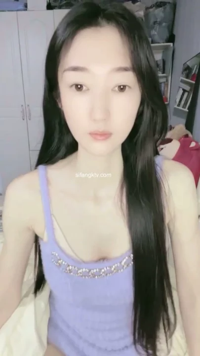 Cewek China Masturbasi Sendiri — Main Dildo Pakai Lingerie di Depan Kamera