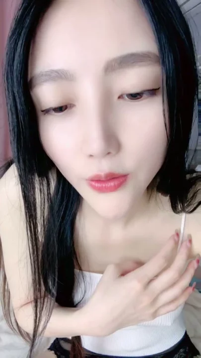 Screenshot 2 aus Chinesische Amateur-Solo-Masturbation — Dessous und Gesicht im Selfie gezeigt
