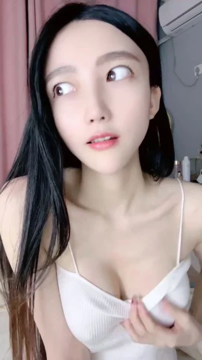 Screenshot 8 aus Chinesische Amateur-Solo-Masturbation — Dessous und Gesicht im Selfie gezeigt