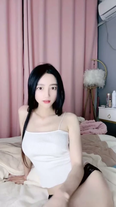 Screenshot 10 aus Chinesische Amateur-Solo-Masturbation — Dessous und Gesicht im Selfie gezeigt