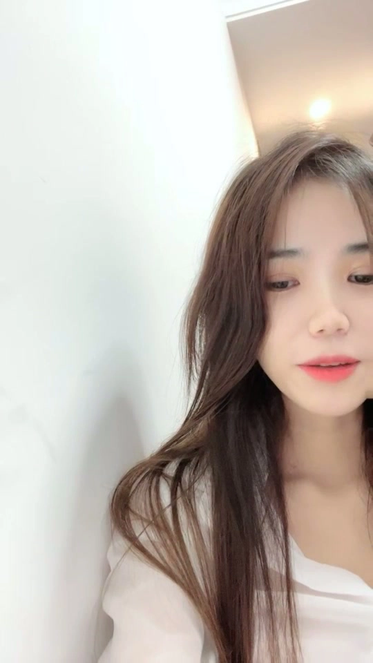 Play video: Chinese Amateur Solo Masturbation — Lingerie and Livestream Leak