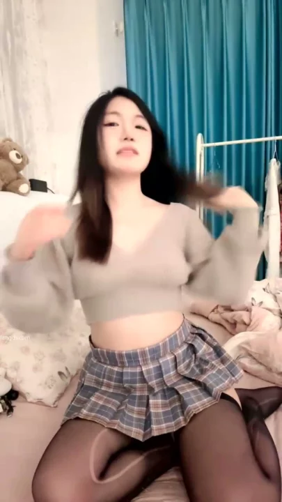 Screenshot 4 from Aficionada China Masturbándose Solita — Ropa Interior y Medias con Dildo