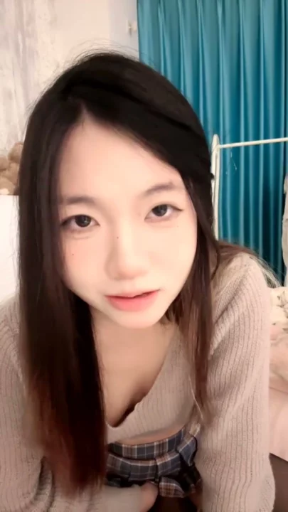 Screenshot 1 from Aficionada China Masturbándose Solita — Ropa Interior y Medias con Dildo
