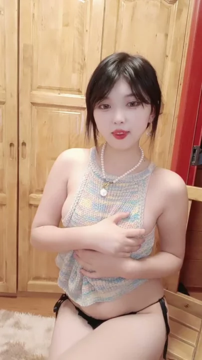 Screenshot 11 from Chinesa Amadora se Masturbando Sozinha — Beleza Pequena de Lingerie e Blusa Arco-Íris