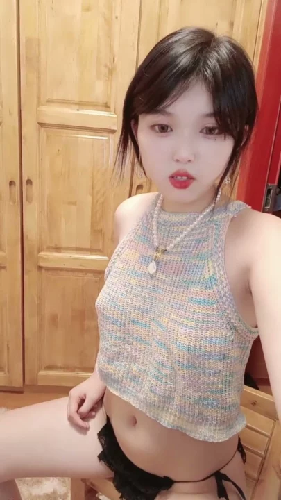 Screenshot 12 from Chinesa Amadora se Masturbando Sozinha — Beleza Pequena de Lingerie e Blusa Arco-Íris