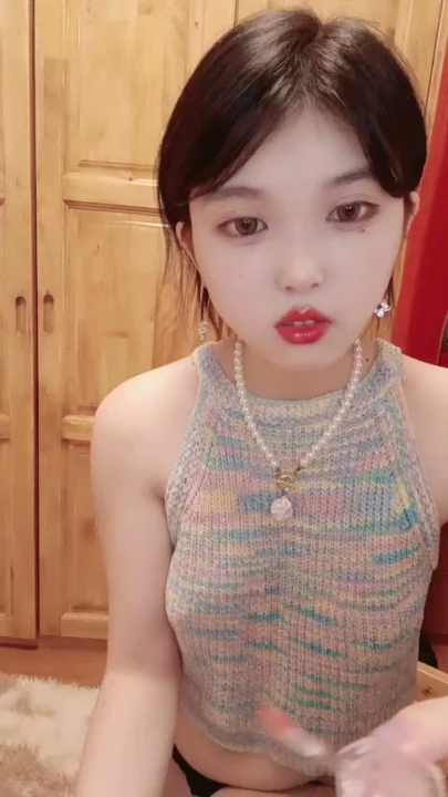 Screenshot 13 from Chinesa Amadora se Masturbando Sozinha — Beleza Pequena de Lingerie e Blusa Arco-Íris