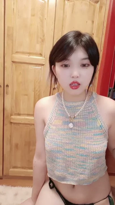 Screenshot 15 from Chinesa Amadora se Masturbando Sozinha — Beleza Pequena de Lingerie e Blusa Arco-Íris