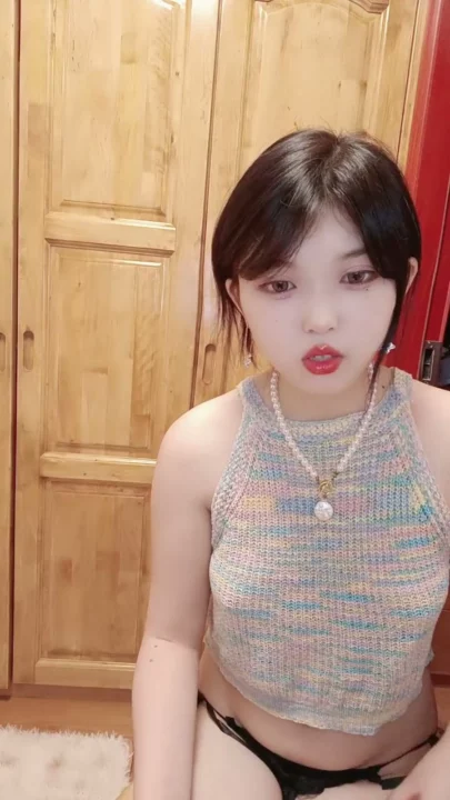 Screenshot 16 from Chinesa Amadora se Masturbando Sozinha — Beleza Pequena de Lingerie e Blusa Arco-Íris