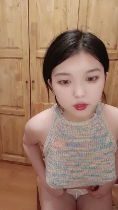 Screenshot 22 from Chinesa Amadora se Masturbando Sozinha — Beleza Pequena de Lingerie e Blusa Arco-Íris