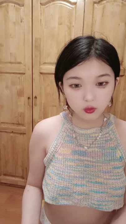 Screenshot 23 from Chinesa Amadora se Masturbando Sozinha — Beleza Pequena de Lingerie e Blusa Arco-Íris
