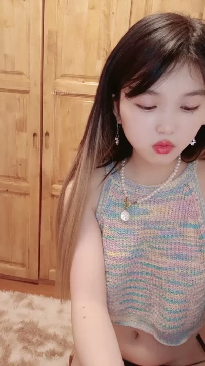Screenshot 8 from Chinesa Amadora se Masturbando Sozinha — Beleza Pequena de Lingerie e Blusa Arco-Íris