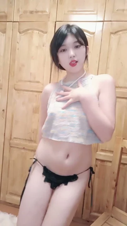 Screenshot 10 from Chinesa Amadora se Masturbando Sozinha — Beleza Pequena de Lingerie e Blusa Arco-Íris