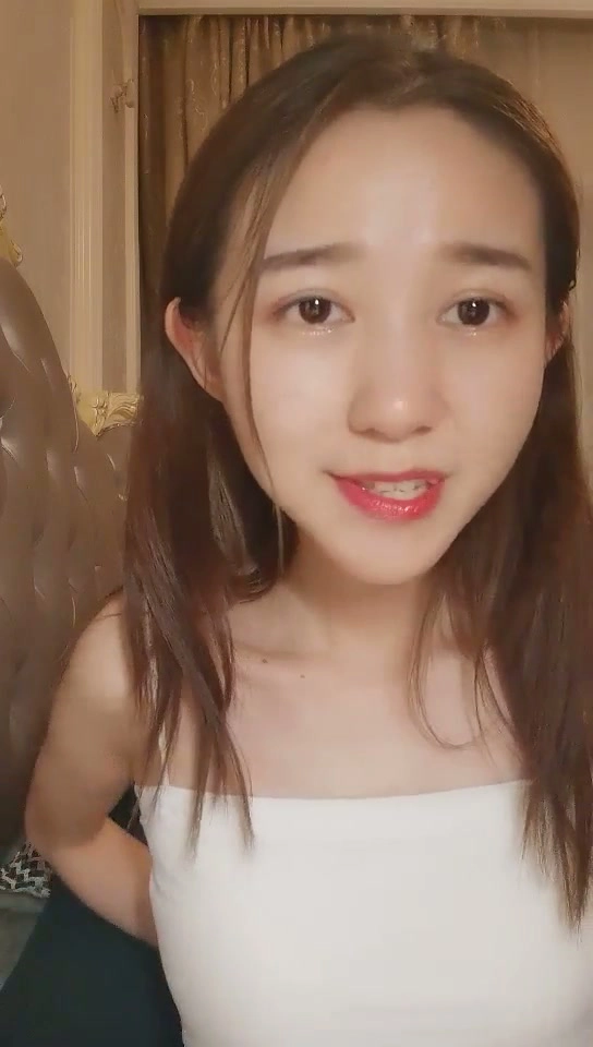 Play video: Solo Amatir Cina — Cantik Mungil Main Dildo dan Wajah Terlihat
