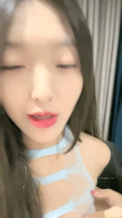 Screenshot 4 from Chinese Amateur Solo Masturbation — Petite Beauty with Toys in Lingerie