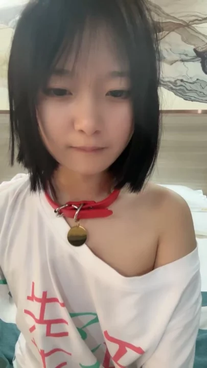 Screenshot 6 from Chinese Amateur Solo Masturbation — Petite Girl with Red Choker and Dildo