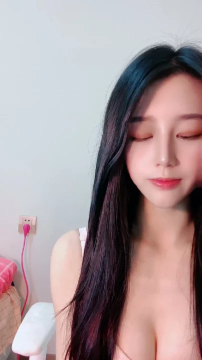 Screenshot 6 from Chinese Amateur Solo Masturbation — Qi Qi in Pink Lingerie and Fishnets