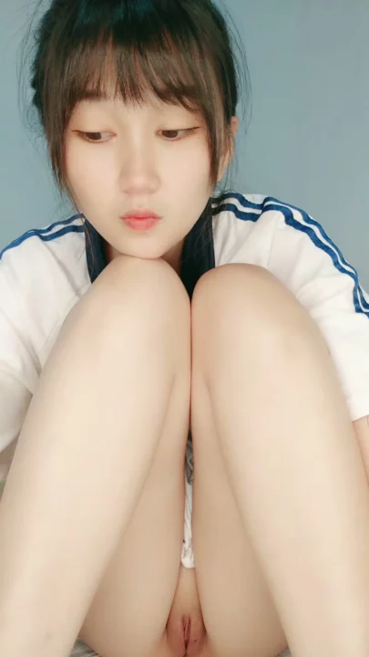 Screenshot 6 from Chinese Amateur Solo Masturbation — Shaved Pussy and School Uniform