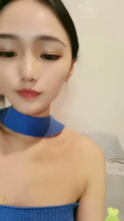 Screenshot 15 aus Chinesische Amateur-Solo-Masturbation — Wenwens Livestream-Debüt mit Handyspiel