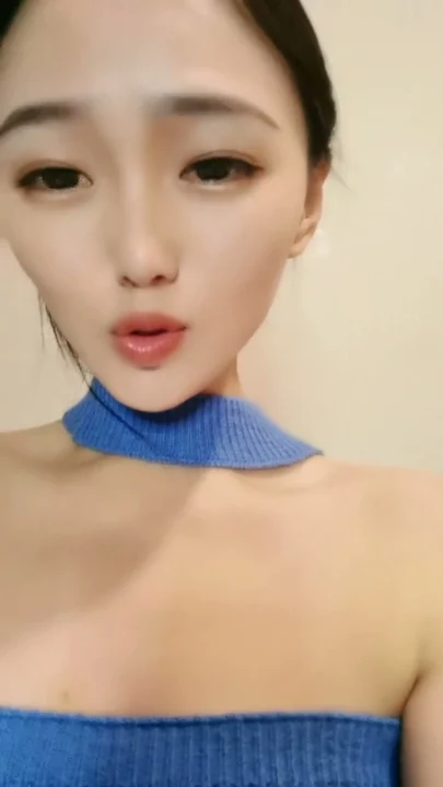 Screenshot 7 aus Chinesische Amateur-Solo-Masturbation — Wenwens Livestream-Debüt mit Handyspiel