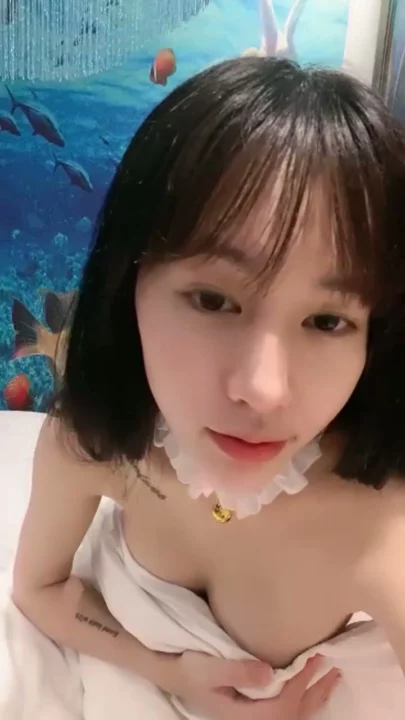 Screenshot 4 from Chinese Amateur Solo Masturbation — White Choker and Pink Dildo in Blue Room