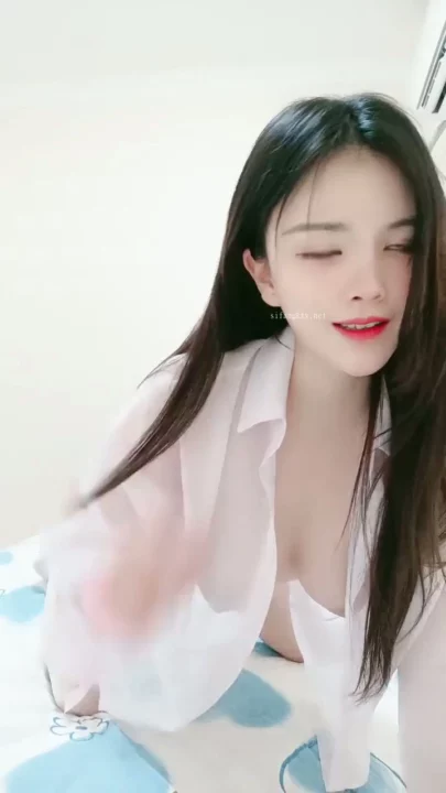 Screenshot 1 from Chinese Amateur Solo Masturbation with Dildo — Face Shown Uncensored