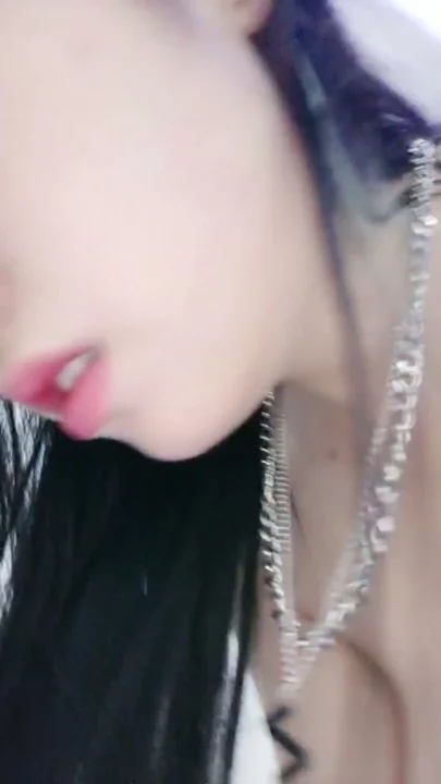 スクリーンショット 9 から Chinese Amateur Solo Masturbation — Xinyi Fingers Wet Pussy with Pink Lingerie