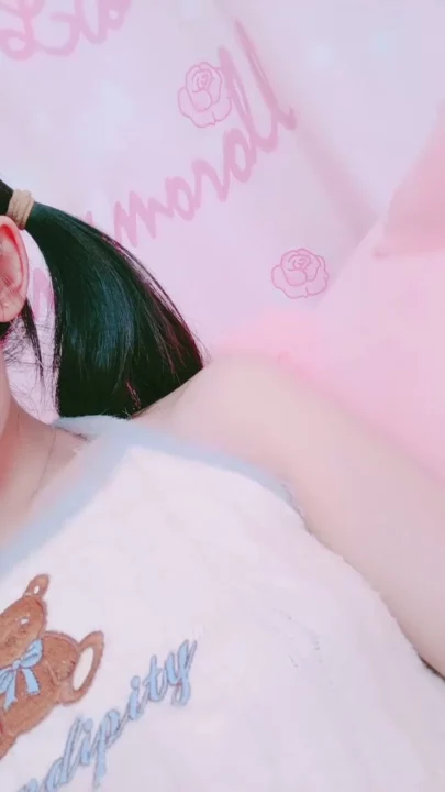 Screenshot 12 aus Chinesische Amateurin solo — Mengmeng fingert ihre nasse Muschi mit dem Vibrator