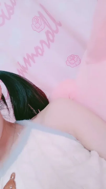 Screenshot 15 aus Chinesische Amateurin solo — Mengmeng fingert ihre nasse Muschi mit dem Vibrator